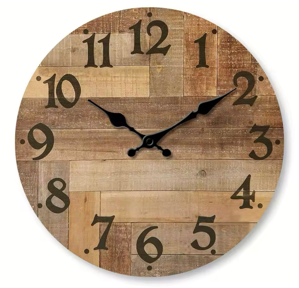horloge murale ronde bois vintage style campagne rustique avec chiffres arabes et aiguilles noires décoration salon