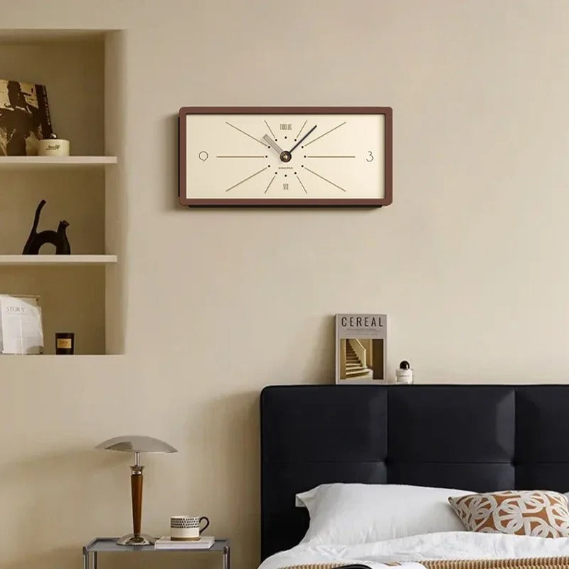 Horloge murale rectangulaire cadre marron cadran crème chambre à coucher