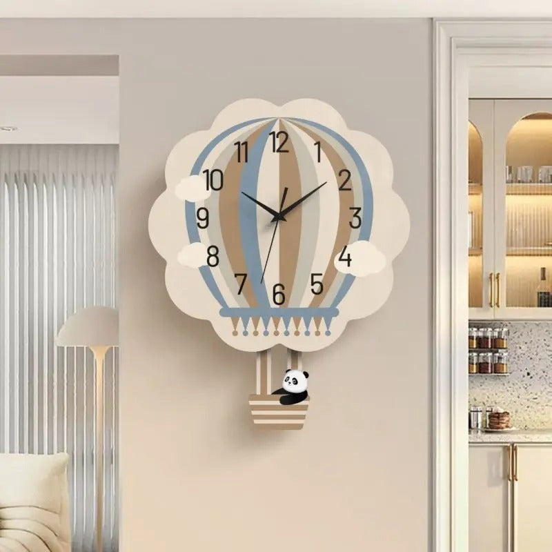 Horloge murale enfant montgolfière Aerio motif panda nuages salon