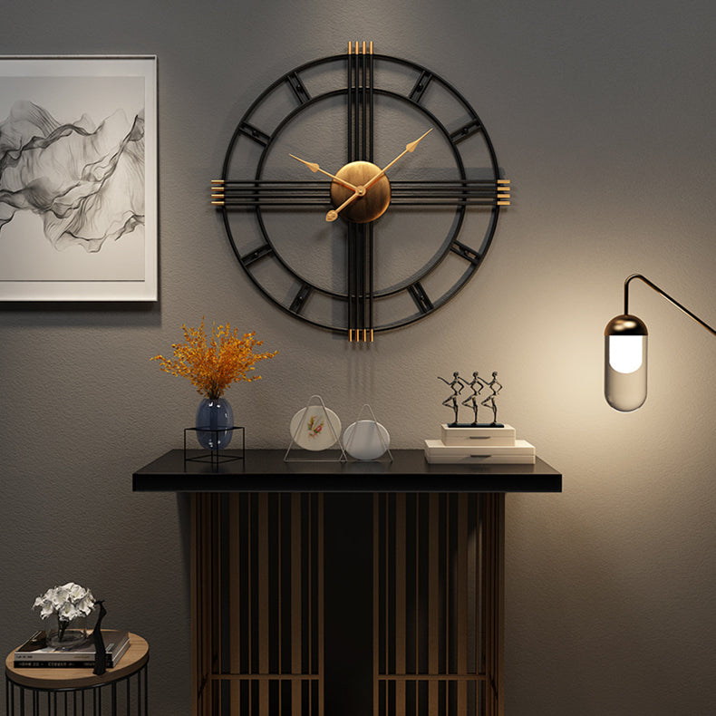 horloge murale géante design métal noir et or style industriel chiffres romains salon décoration murale moderne grande taille