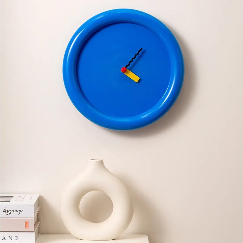 Horloge murale ronde coloré moderne Blub bleue aiguilles jaune et noir salon