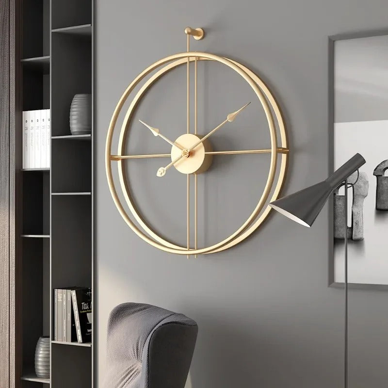 Horloge murale ronde dorée sans chiffres métal double anneau salon gris