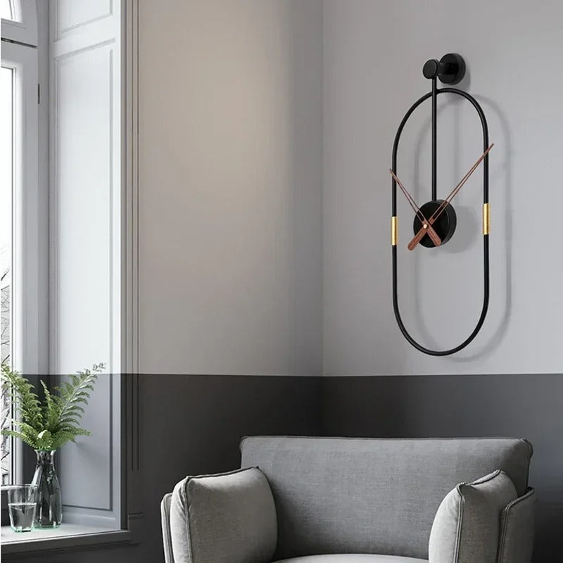 Horloge murale design métal noir ovale aiguilles bois cuivre salon gris