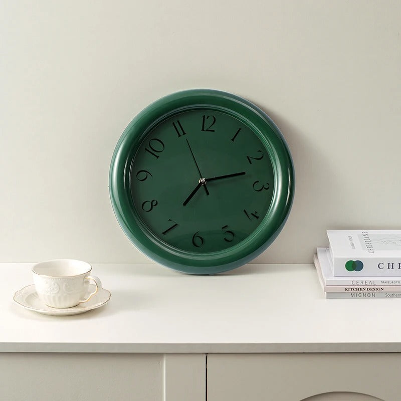 Horloge murale ronde verte chiffres arabes relief posée bureau salon
