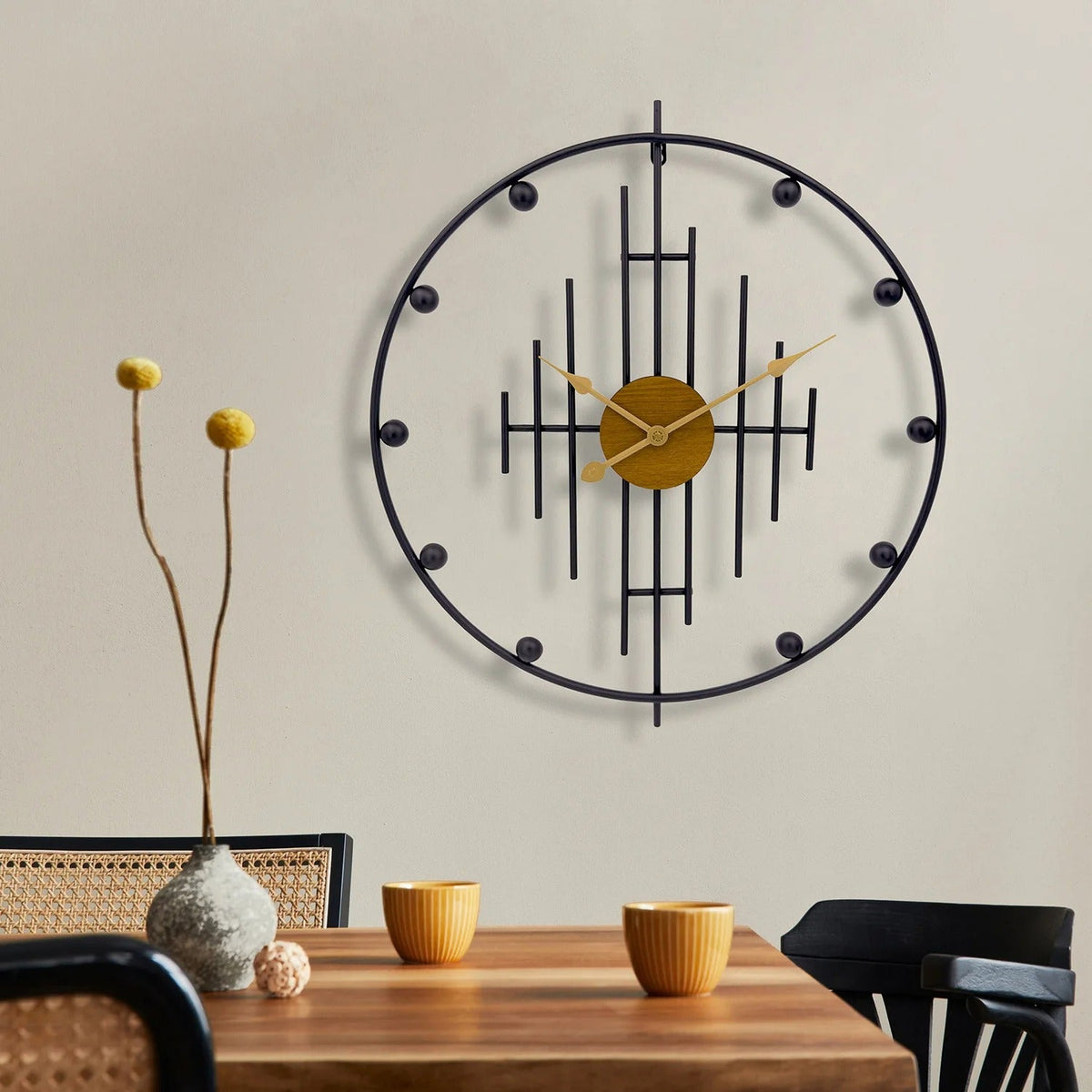 horloge murale design industriel métal noir et doré sans chiffres style moderne salon salle à manger