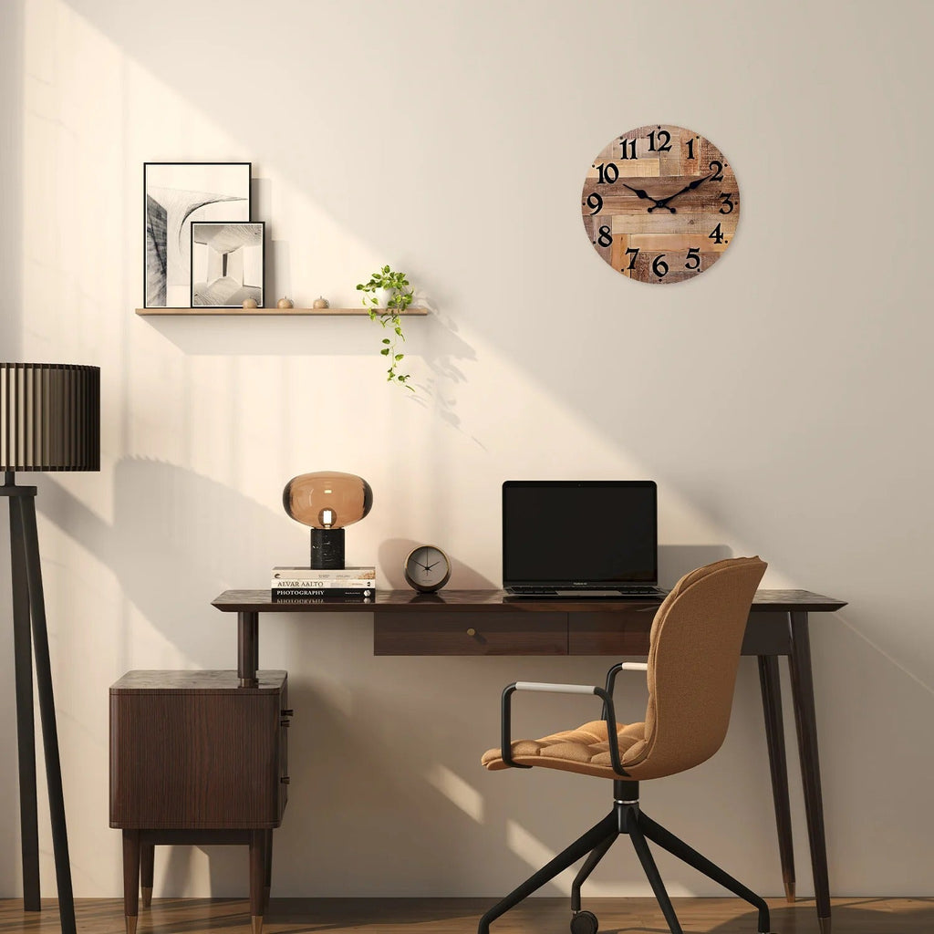 Horloge murale ronde bois patchwork tons bruns accrochée bureau contemporain