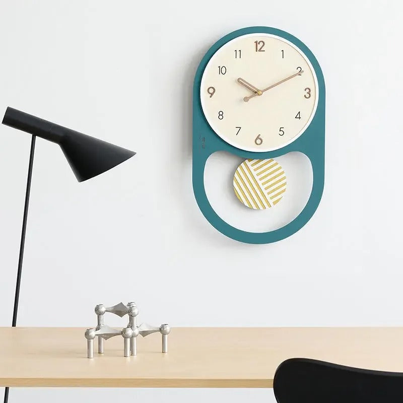 Horloge murale pendule design moderne bleue cadran blanc balancier rayé salon